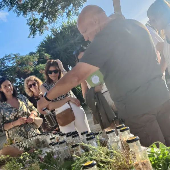 Visita de representantes institucionales a los huertos